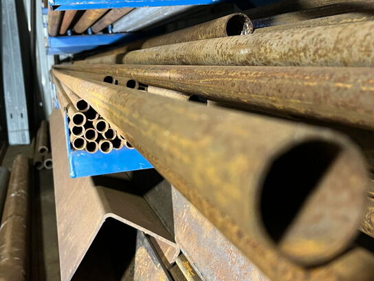 Indhold i container af rustfri, aluminium samt stang jern