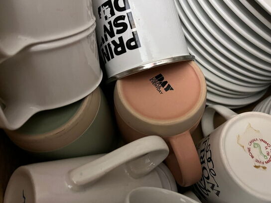 4 stk. kasser med indhold