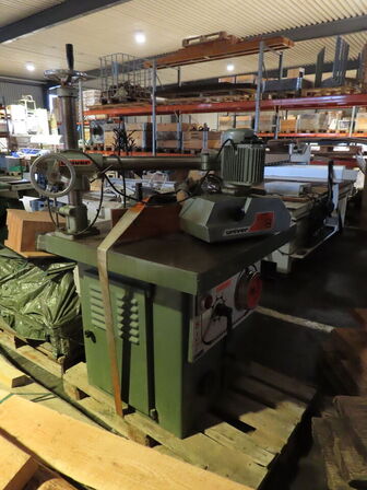 Fræser med fremfører, UNIVER SF 900 og fremfører 508