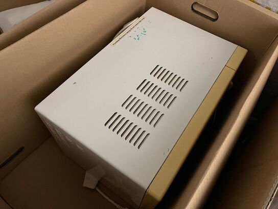 2 stk. kasser med indhold