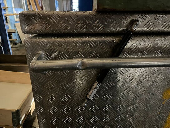 Stor ALU-transportkasse samt 3 mindre transportkassser