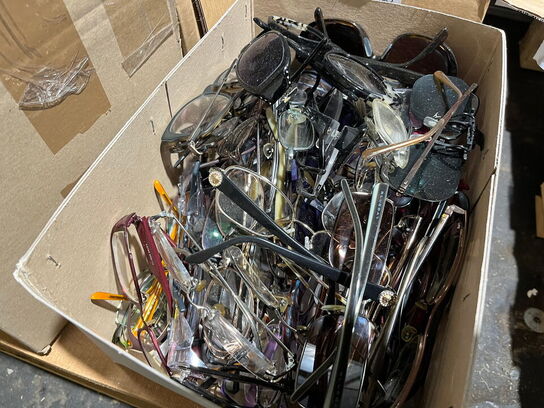 6 stk. kasser med brugte briller