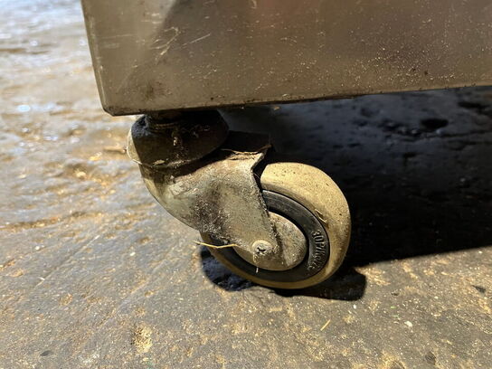 Rustfristål beholder på hjul