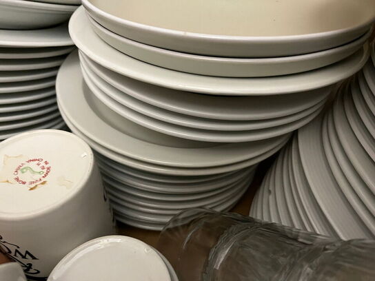 4 stk. kasser med indhold