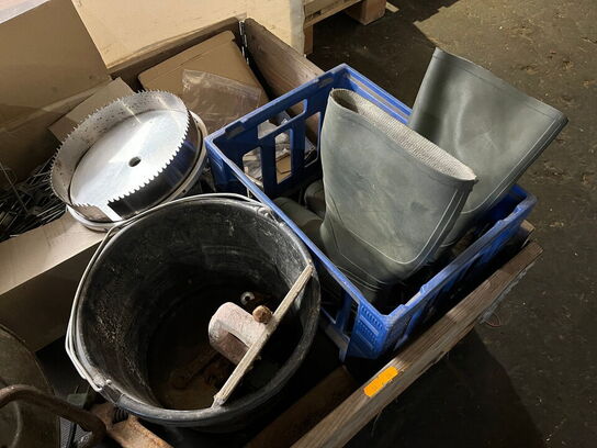 Indholdet på pallen