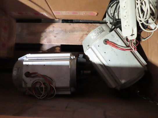 7 stk. el-motorer KPL N/6452A samt lader