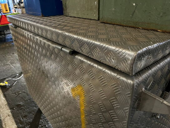 Stor ALU-transportkasse samt 3 mindre transportkassser