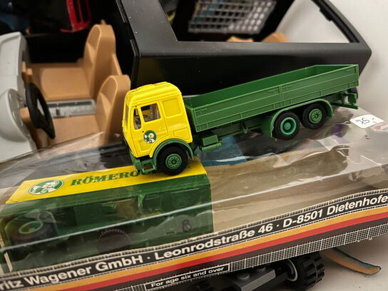 4 stk. kasser med indhold