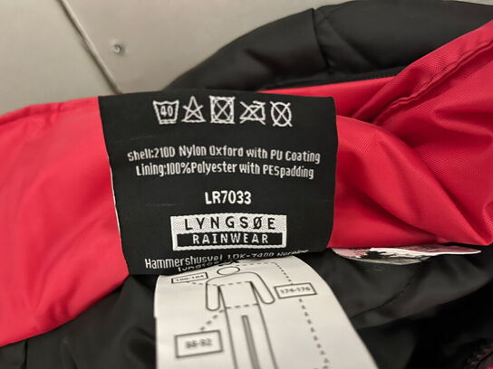 1 kasse med arbejdstøj