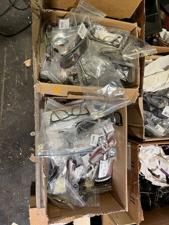 7 stk. kasser med brugte briller