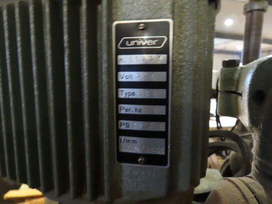 Fræser med fremfører, UNIVER SF 900 og fremfører 508