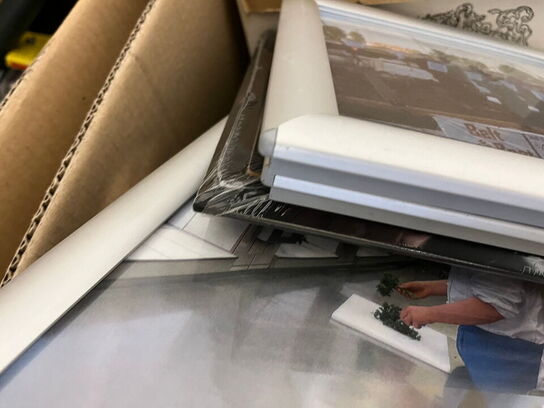 4 stk. kasser med indhold