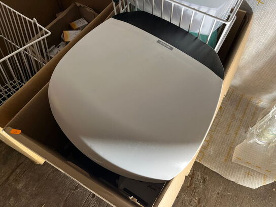 2 stk. kasser med indhold