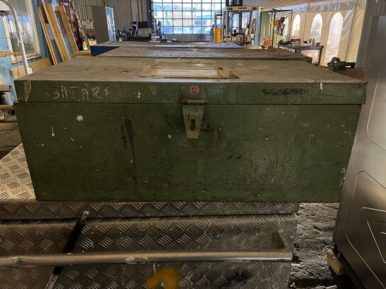 Stor ALU-transportkasse samt 3 mindre transportkassser