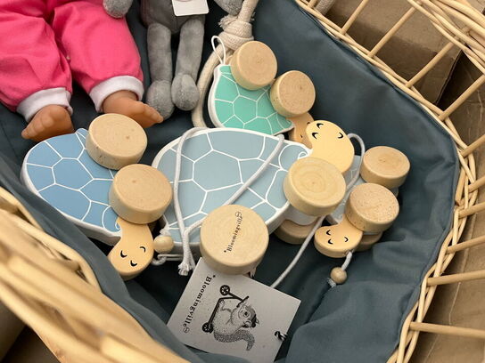 6 stk. kasser med indhold