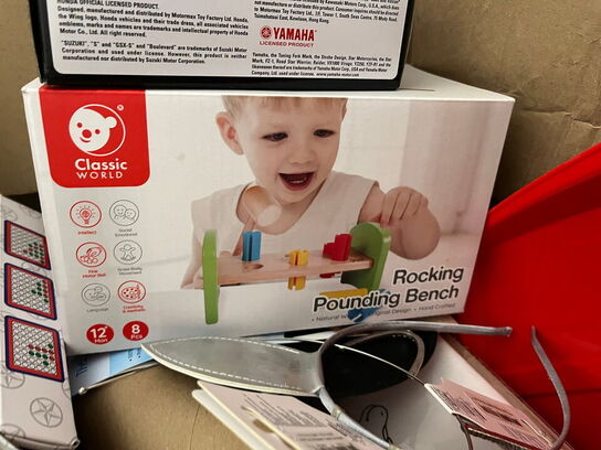 6 stk. kasser med indhold