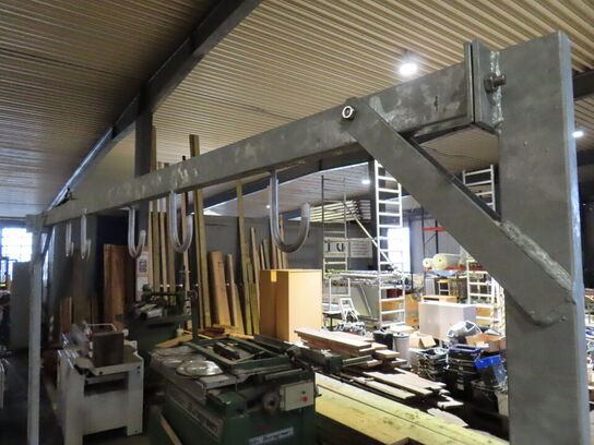 Tørrestativ med kroge til ophæng 