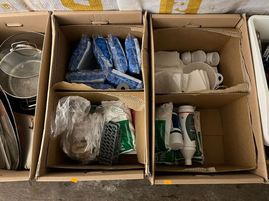 4 stk. kasser med indhold