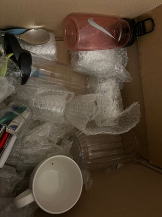 2 stk. kasser med indhold