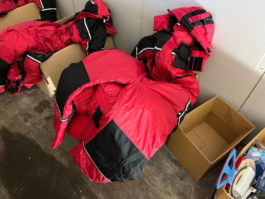 1 kasse med arbejdstøj