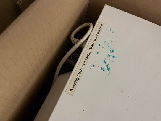 2 stk. kasser med indhold