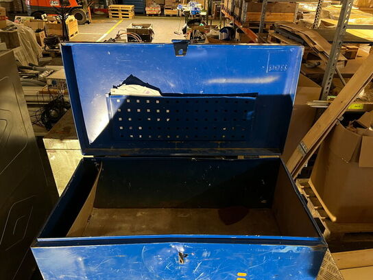 Stor ALU-transportkasse samt 3 mindre transportkassser