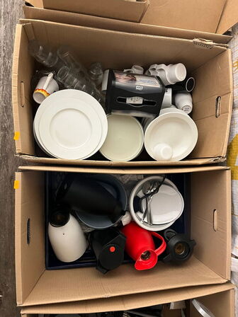 4 stk. kasser med indhold