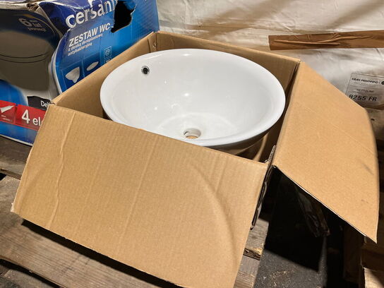 Toiletkumme til væghængt toilet samt vask