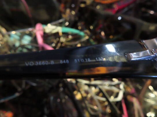 Kæmpe kasse med brugte briller