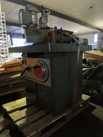 Fræser med fremfører, UNIVER SF 900 og fremfører 508