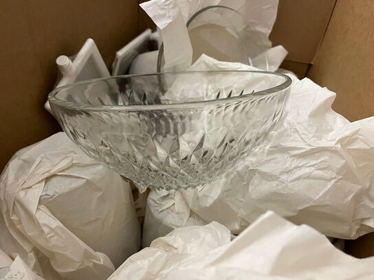 4 stk. kasser med indhold