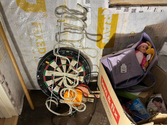 6 stk. kasser med indhold