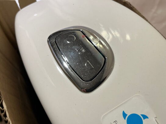 1 stk. toilet, samt 2 stk. toiletkummer til væghængt toilet