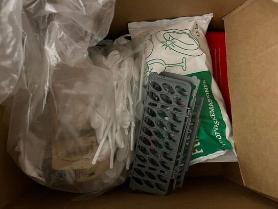 4 stk. kasser med indhold