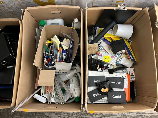 4 stk. kasser med indhold