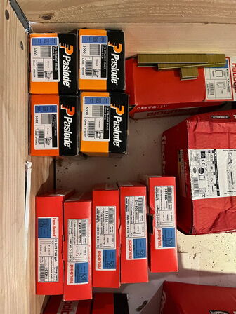 Indholdet på pallen