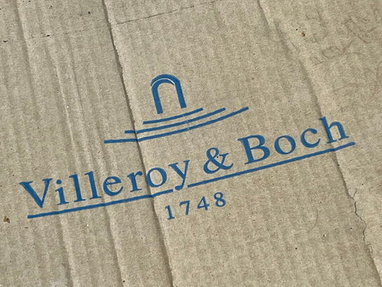 1 stk. toilet, samt 2 stk. toiletkummer til væghængt toilet