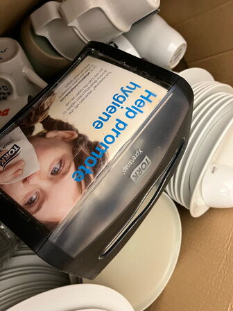 4 stk. kasser med indhold