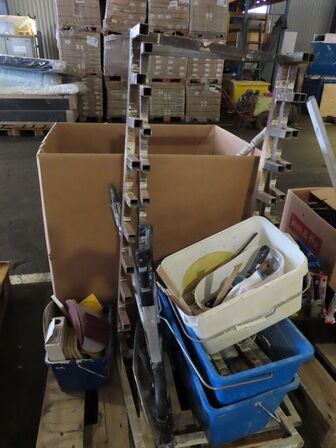 Indholdet på pallen