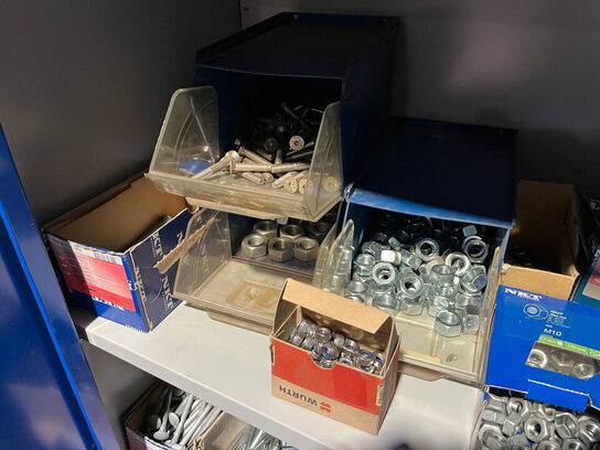 Stålskab med indhold