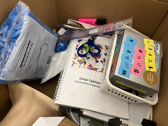 4 stk. kasser med indhold