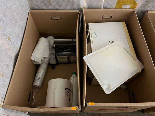 2 stk. kasser med indhold