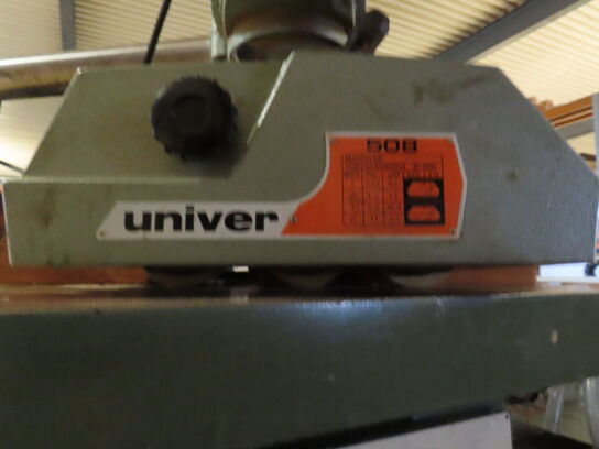 Fræser med fremfører, UNIVER SF 900 og fremfører 508
