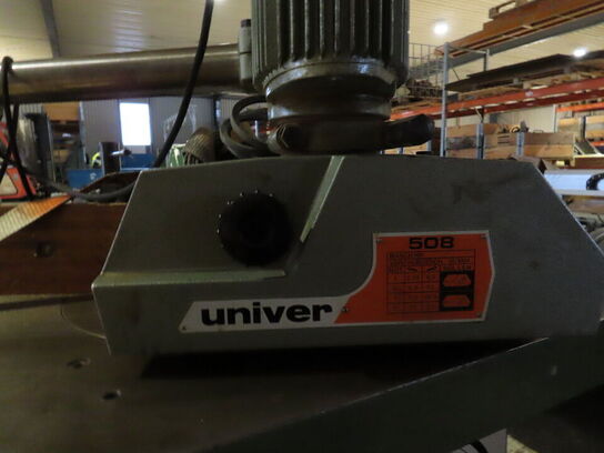 Fræser med fremfører, UNIVER SF 900 og fremfører 508