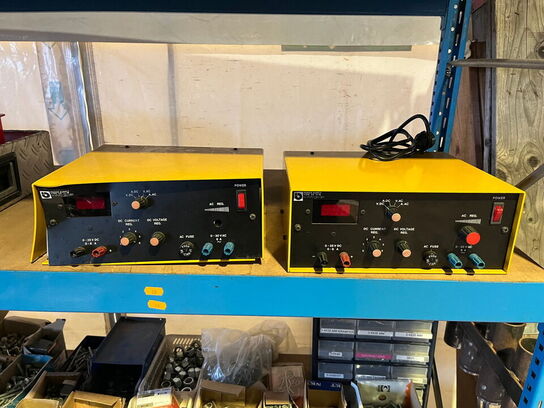 Stålreol med indhold