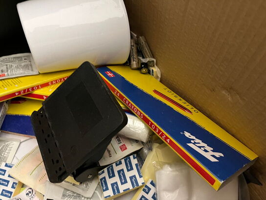 4 stk. kasser med indhold