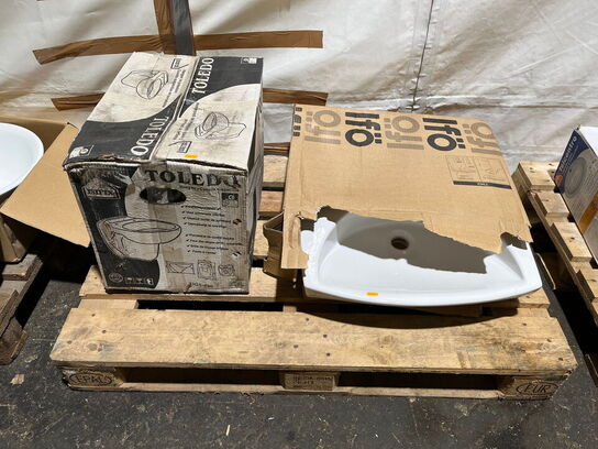 Toiletkumme til væghængt toilet samt vask