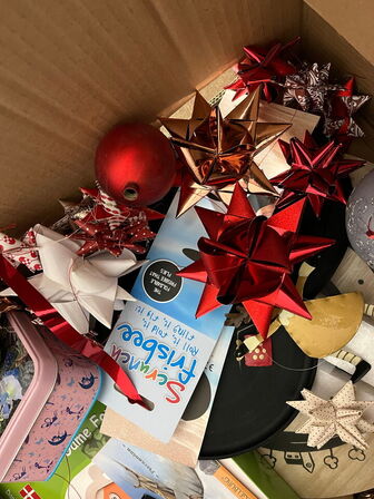 2 stk. kasser med indhold