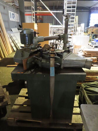 Fræser med fremfører, UNIVER SF 900 og fremfører 508