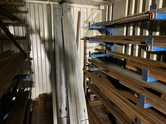 Indhold i container af rustfri, aluminium samt stang jern